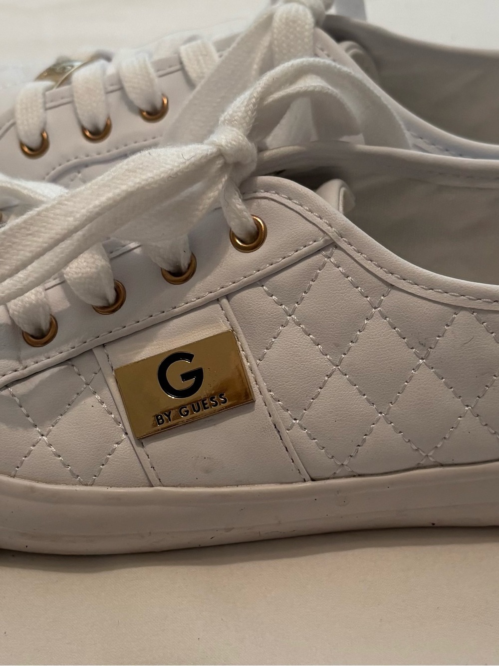 Ladies G is for Guess BACKER2 Quilted Tennis Shoes Size 7.5M - Picture 5 of 8